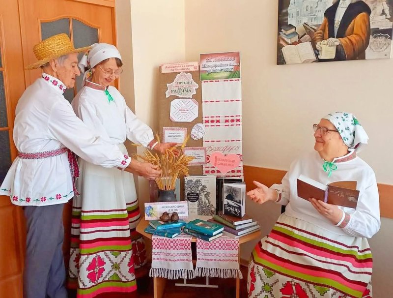 У Зэльвенскай раённай бблятэцы прайшла гутаркапрэзентацыя Гэта мова твая  маяродная беларуская